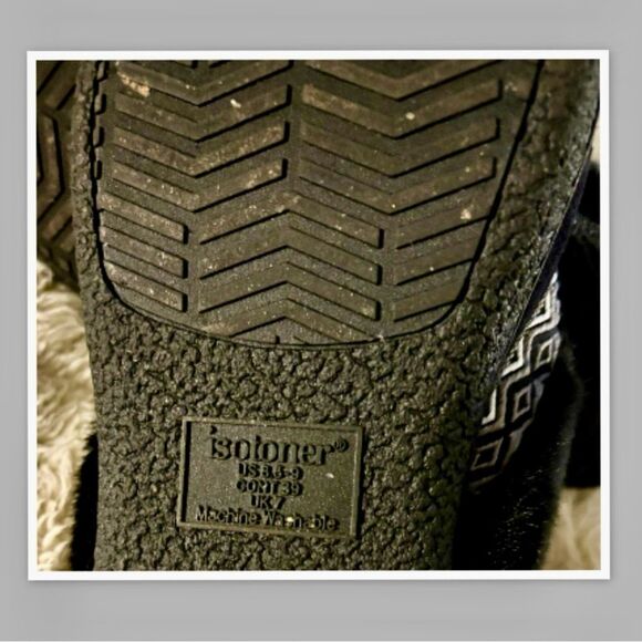 Isotoner Black Women’s Slippers - Picture 3 of 3